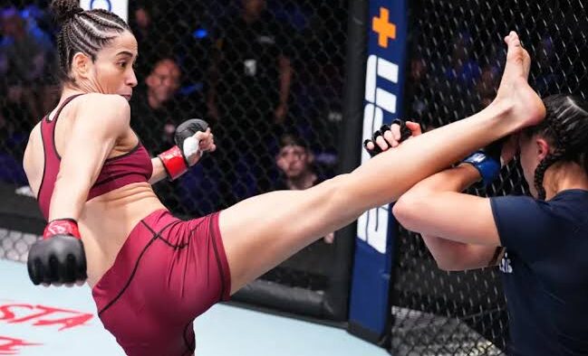 Contender: Bruna Brasil conquista vaga no UFC com nocautaço, combate